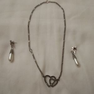 Doubl heart silver necklace with silver earrings